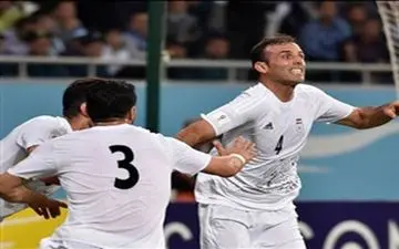 مزایده پیراهن دربی کاپیتان سرخپوشان  برای کمک به زلزله‌زدگان کرمانشاه