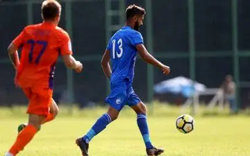 مدافع جوان استقلال دفاع چپ یا دفاع وسط؟