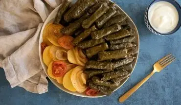 طرز تهیه دلمه برگ مو با شیره انگور؛ غذای خوشمزه و اصیل به سبک ترکی