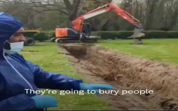 فیلم/حفر گورهای دسته‌جمعی برای قربانیان کرونا؛ این‌بار در انگلیس
