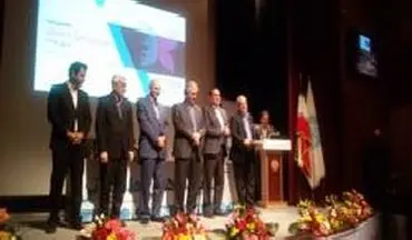 اهداء تندیس نخستین جایزه ملی تحول دیجیتال به بانک شهر