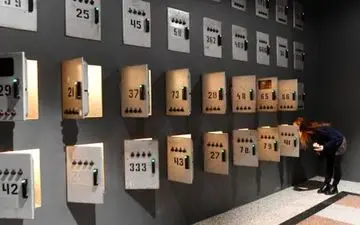 زندانی شدن پسر بچه در صندوق امانت