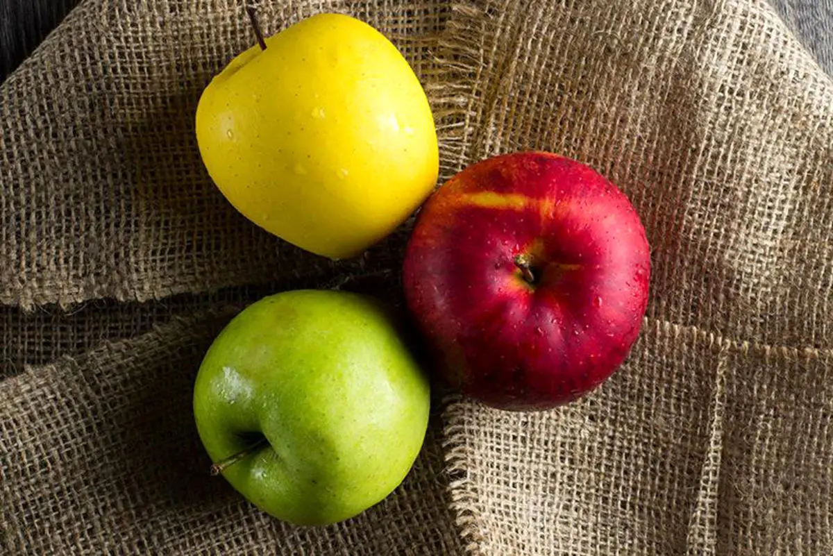 هشداری در مورد خوردن سیب