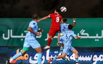 تساوی در نیمه نخست دیدار پرسپولیس - چادرملو 