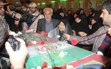 خبر آمدن پیکر شهید خانلرخانی بعد از ۳۵ سال به مادرش + فیلم