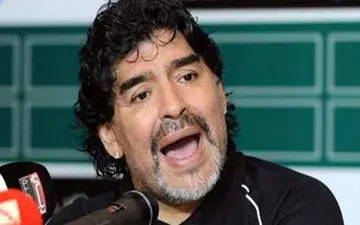 آقای مارادونا لطفا دهانت را ببند