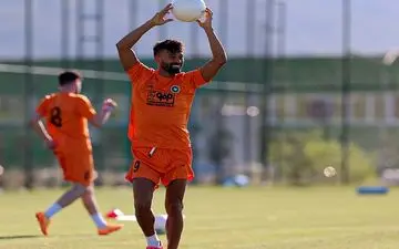 ضربه یک بازیکن به استقلال برای پشیمان کردن سرخ ها