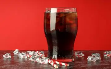 اگر بالای ۶۰ سال داری، این نوشیدنی را نخور!