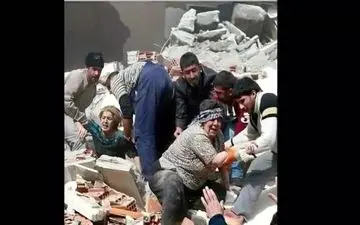 تصویری از حادثه دیدگان سرپل‌ذهاب با شعری از فرامرز بابائی به لهجه محلی  