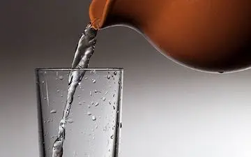 بلاهایی که نوشیدن آب یخ در افطار سرتان می آورد