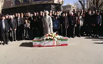تشییع پیکر اولین جانباز انقلاب اسلامی در اصفهان + فیلم 