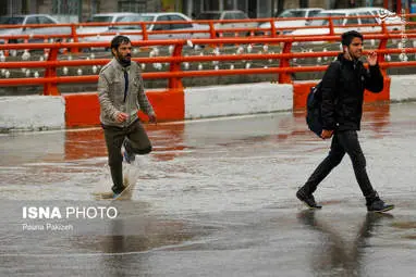 بارش باران و آب گرفتگی معابر در همدان + تصاویر