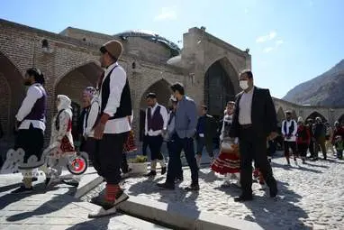 گزارش تصویری بازدید سفیران صلح جهانی نوروز ازآثار باستانی استان کرمانشاه