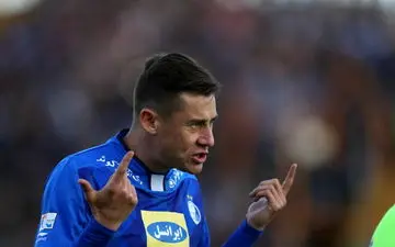 هافبک طراح آبی پوشان از ایران رفت