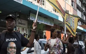 آتش کشیدن خودروها در آفریقای جنوبی در حمایت از رئیس جمهور سابق