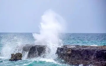 هشدار نارنجی برای استان‌های ساحلی: شنا در دریای جنوب ممنوع شد
