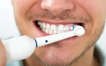 مسواک برقی بهتر است یا دستی؟