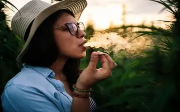 هشدار دندان‌پزشکان درباره ماری‌جوانا: خطرات پنهان برای دهان و دندان