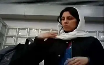لحظه دستگیری نازنین زاغری در فرودگاه + فیلم
