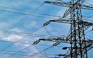 بندبازی خطرناک روی کابل‌های برق فشار قوی + فیلم