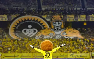 سردار ایرانی روی سکوهای نقش جهان بود!