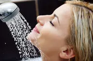 روش صحیح حمام کردن در تابستان از دیدگاه طب سنتی ایرانی