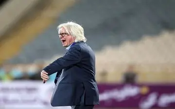  اقدام جالب شفر هنگام صحبت با خبرنگاران در نشست خبری