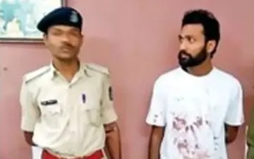  مرد متوهمی که سر زنش را با داس برید/عکس