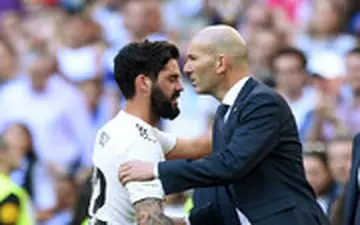  قیچی برگردان بازیکن سلتاویگو روی صورت زیدان!