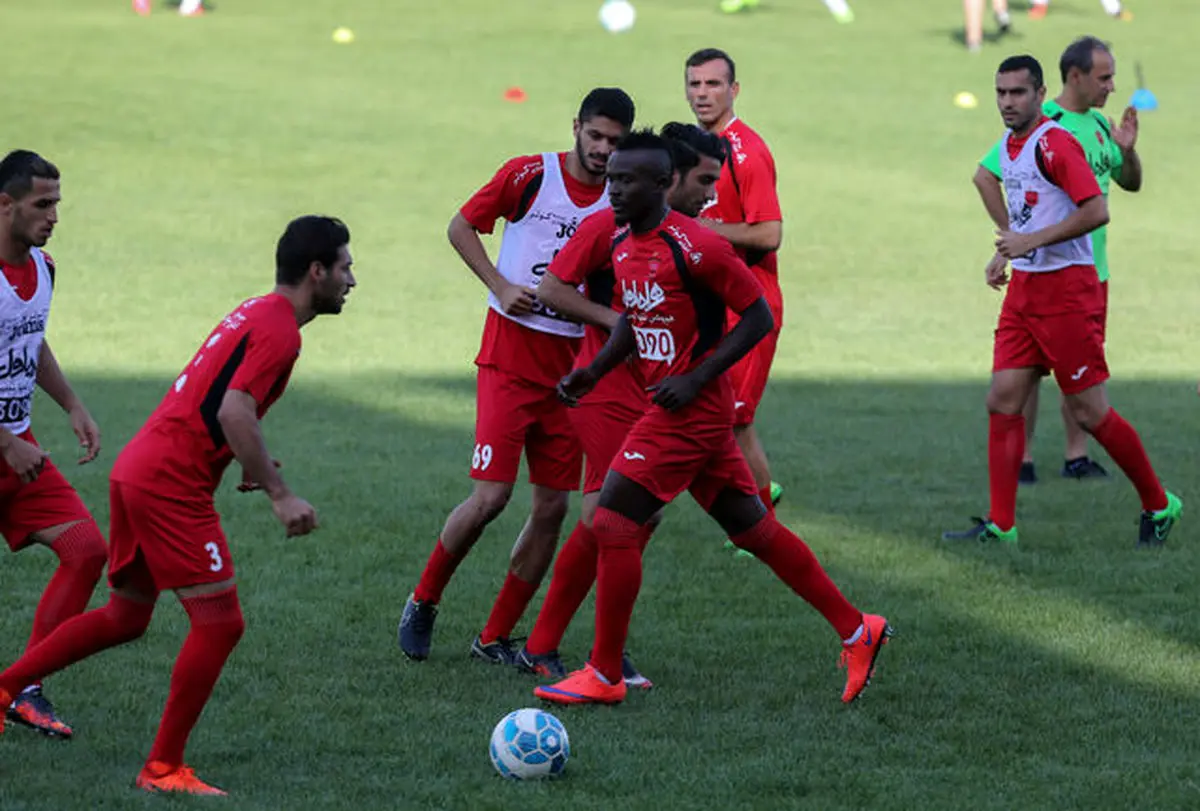 اولین سلفی مروارید سیاه با هواداران پرسپولیس+عکس