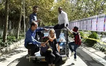 وانت سواری مهنا‌ز ا‌فشا‌ر در یک جشنواره! + عکس