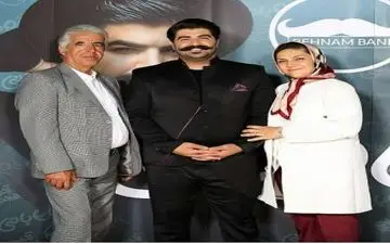 اولین عکس از خواننده سرشناس پاپ در کنار پدر و مادرش