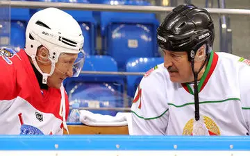 هاکی بازی پوتین با همتای بلاروسی خود +فیلم 