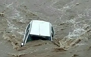 نجات یک زن و شوهر در سیلاب منطقه کوهپایه بردسکن