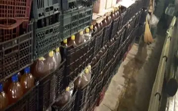 توقیف و معدوم سازی 4900 لیتر آب لیموی غیر بهداشتی