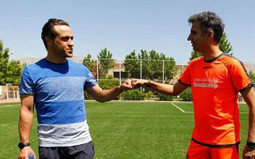 کادوی فردوسی‌پور به علی کریمی+عکس