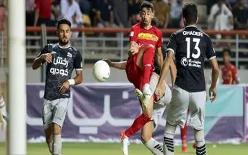 نظر کارشناس داوری در مورد پنالتی‌های بحث برانگیز: مدافع تراکتور باید اخراج می‌شد