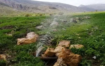 "آب در کوزه و ما تشنه لبان می گردیم"