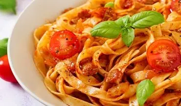 طرز تهیه فتوچینی با سس قرمز و مرغ؛ غذای خوشمزه و محبوب ایتالیایی