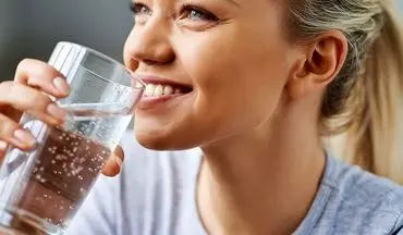 چرا حتی وقتی تشنه نیستید، باید آب بنوشید؟ 