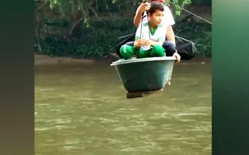 تله کابین خطرناکی که کودکان را به مدرسه می‌رساند! + فیلم 