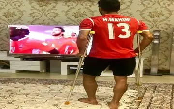 کاپیتان مصدوم پرسپولیس، تماشاگر ویژه نیمه نهایی  + عکس