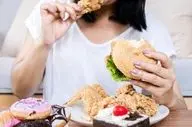 چگونه جلوی پرخوری ناشی از استرس را بگیریم؟