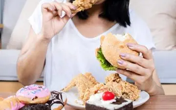 حذف وعده غذایی ممکن است به پرخوری منجر شود