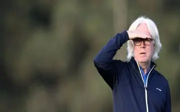 حیا کن، رها کن هواداران استقلال علیه وینفرد شفر