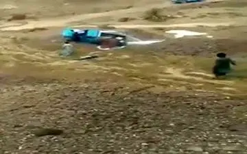 صحنه‌ای خطرناک از قاچاق سوخت با مشک‌های پلاستیکی در نواحی مرزی شرق کشور