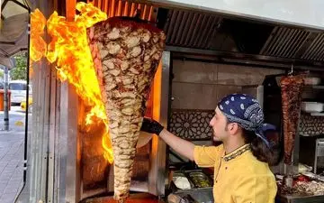 غذای خیابانی در ترکیه | تهیه ۱۰۰ کیلو شاورمای مرغ سوری در استانبول