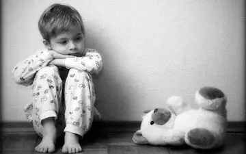 کودکان را در مراسم سوگواری نزدیکان از دایره توجه خارج نکنید!