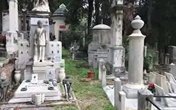 گزارش موبایلی معصومی‌نژاد از گرامی‌داشت مردگان در ایتالیا 