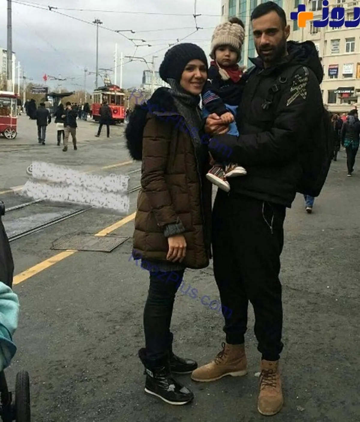 والیبالیست مشهور در کنار همسر و فرزندش در خارج از ایران